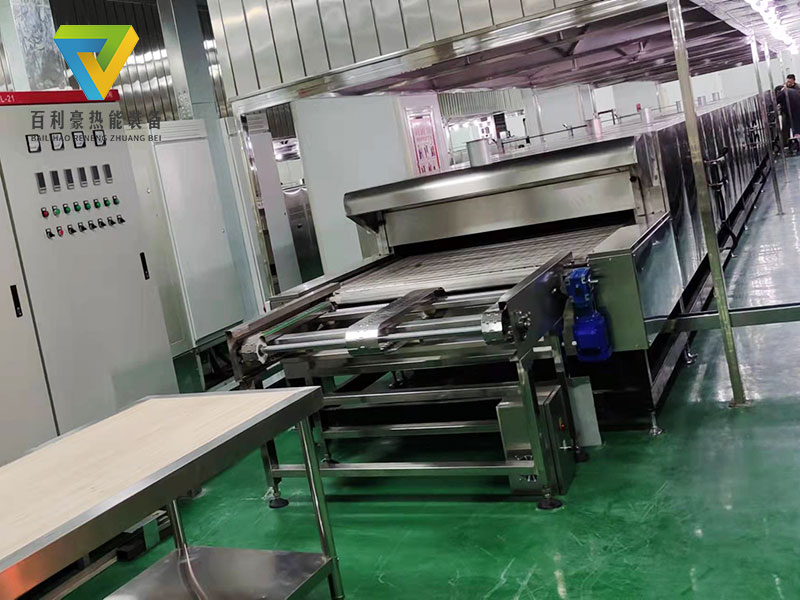 熱烈祝賀我公司新疆客戶定制的馕餅隧道爐已到達現(xiàn)場安裝！